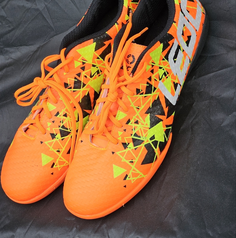 Leoci Indoor Soccer Turf Shoes Orange and Black New Without Tags Men's size 11.5